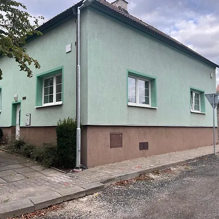 Апартаменты Podkrovni Se Spolecnym Bazenem Zlonice