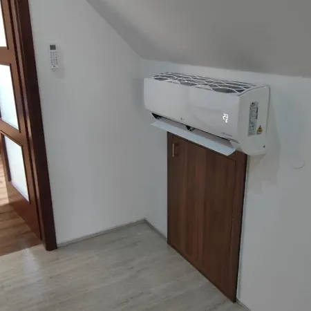 Podkrovni Se Spolecnym Bazenem * Zlonice
