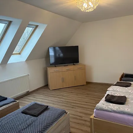 Appartement Podkrovni Se Spolecnym Bazenem Zlonice